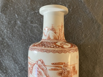 Un vase de forme rouleau en porcelaine de Chine &agrave; d&eacute;cor d'un paysage en rouge de fer, Kangxi
