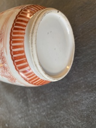 Un vase de forme rouleau en porcelaine de Chine &agrave; d&eacute;cor d'un paysage en rouge de fer, Kangxi