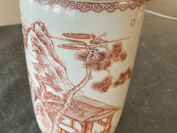 Un vase de forme rouleau en porcelaine de Chine &agrave; d&eacute;cor d'un paysage en rouge de fer, Kangxi