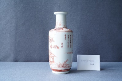 Un vase de forme rouleau en porcelaine de Chine &agrave; d&eacute;cor d'un paysage en rouge de fer, Kangxi