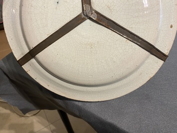 Un plat en fa&iuml;ence en bleu et blanc &agrave; d&eacute;cor d'animaux autour d'un arbre, Laterza, Italie, 18&egrave;me