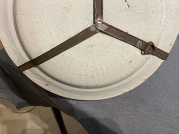 Un plat en fa&iuml;ence en bleu et blanc &agrave; d&eacute;cor d'animaux autour d'un arbre, Laterza, Italie, 18&egrave;me