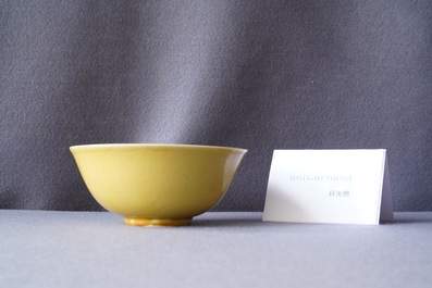 A Chinese monochrome yellow bowl, Jiajing mark, 18/19th C.