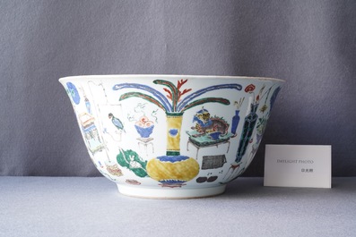 A large Chinese famille verte 'antiquities' bowl, Kangxi