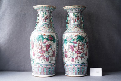 A pair of Chinese famille rose vases, 19th C.