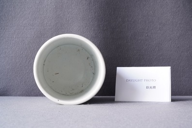 Un pot &agrave; pinceaux en porcelaine de Chine famille verte, Kangxi