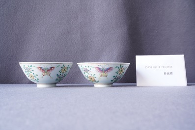 A pair of Chinese famille rose rice grain pattern 'butterfly' bowls, Qianlong mark, 18/19th C.
