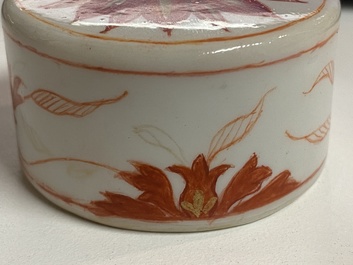 Une bo&icirc;te &agrave; th&eacute; en porcelaine de Chine famille verte aux armes d'Ataide pour le march&eacute; portugais, Kangxi