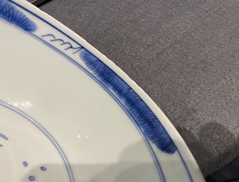 Un bol en porcelaine de Chine en bleu et blanc &agrave; d&eacute;cor d'immortels, Kangxi