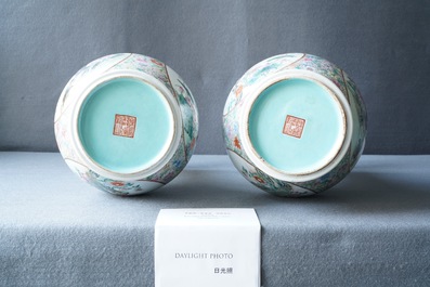 Une paire de vase en porcelaine de Chine famille rose &agrave; d&eacute;cor 'millefleurs', marque de Qianlong, R&eacute;publique