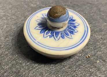 Two small Chinese blue and white 'Long Eliza' vases and covers, Kangxi