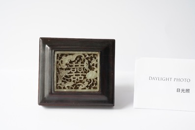 Une plaque en jade c&eacute;ladon ajour&eacute;e, Chine, Qing