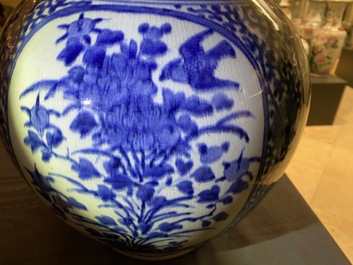 A large Japanese blue and white Arita bottle vase, Edo, 17th C.