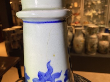 A large Japanese blue and white Arita bottle vase, Edo, 17th C.