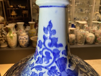 A large Japanese blue and white Arita bottle vase, Edo, 17th C.