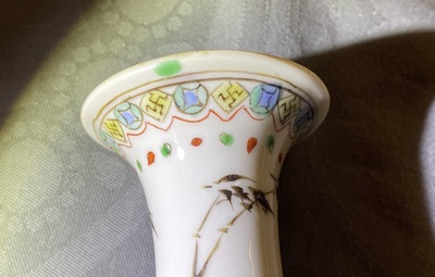 Une paire de vases de forme triple gourde en porcelaine de Chine famille verte, Kangxi
