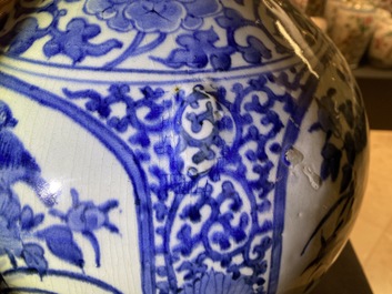 A large Japanese blue and white Arita bottle vase, Edo, 17th C.