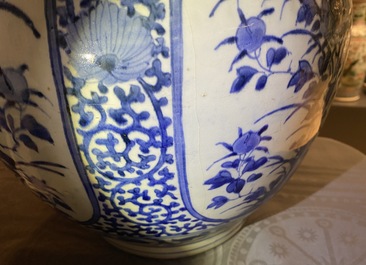 A large Japanese blue and white Arita bottle vase, Edo, 17th C.