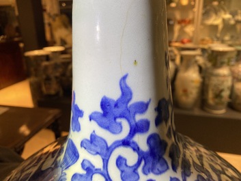 A large Japanese blue and white Arita bottle vase, Edo, 17th C.