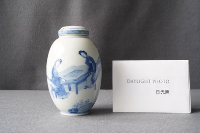 A Chinese blue and white covered tea caddy, Kangxi
