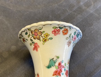 Une paire de vases et six assiettes en porcelaine de Chine famille rose &agrave; d&eacute;cor 'feuille de tabac', Qianlong