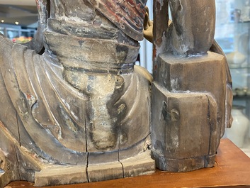 Une figure de Guanyin en bois peint, Chine, Ming