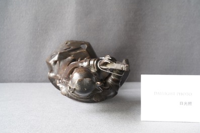Une grande figure de Li Tieguai en bronze, Chine, Ming
