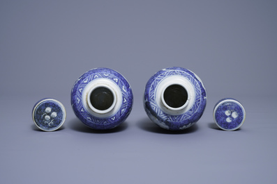 A pair of Chinese blue and white vases and covers with floral design, Hatcher cargo shipwreck, Transitional period
