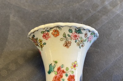 Une paire de vases et six assiettes en porcelaine de Chine famille rose &agrave; d&eacute;cor 'feuille de tabac', Qianlong