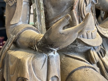 Une figure de Guanyin en bois peint, Chine, Ming