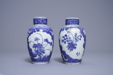 A pair of Chinese blue and white vases and covers with floral design, Hatcher cargo shipwreck, Transitional period