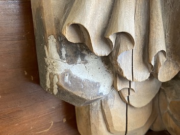 Une figure de Guanyin en bois peint, Chine, Ming
