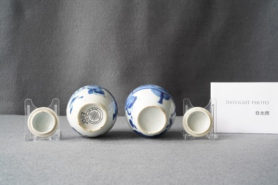 A pair of Chinese blue and white covered tea caddies, Kangxi