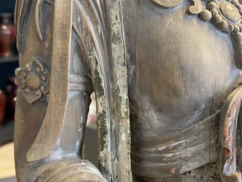 Une figure de Guanyin en bois peint, Chine, Ming