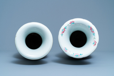 Deux vases en porcelaine de Chine famille rose, 19&egrave;me