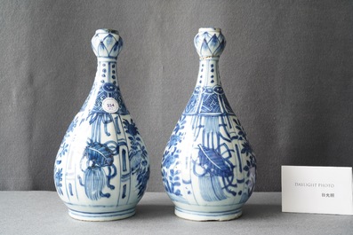 A pair of Chinese blue and white 'garlic head' bottle vases, Wanli