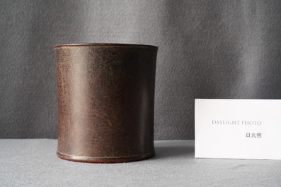 Un pot &agrave; pinceaux en bois, Chine, Ming