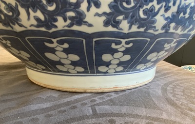 A Chinese blue and white 'hu' vase with lotus scrolls, 19th C.
