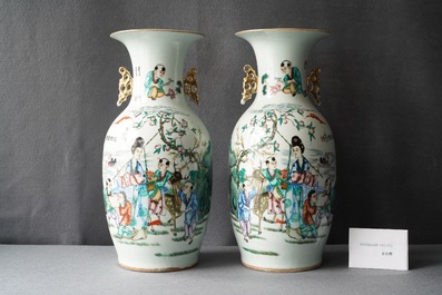 Une paire de vases en porcelaine de Chine famille rose &agrave; double d&eacute;cor, 19/20&egrave;me