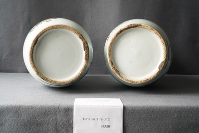 Une paire de vases en porcelaine de Chine famille rose &agrave; double d&eacute;cor, 19/20&egrave;me