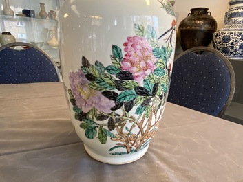 A Chinese qianjiang cai vase with a fine landscape, 19/20th C.