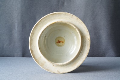 Een grote Chinese blauw-witte dekselvaas, 19e eeuw