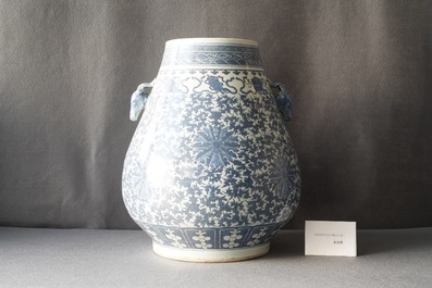 A Chinese blue and white 'hu' vase with lotus scrolls, 19th C.