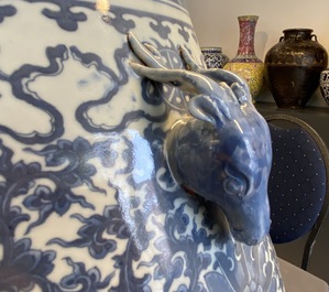 A Chinese blue and white 'hu' vase with lotus scrolls, 19th C.
