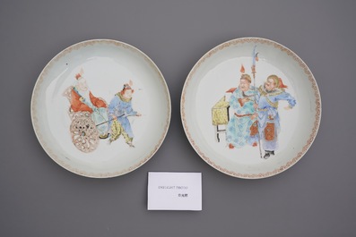 Twee polychrome Chinese Canton schotels, 19e eeuw