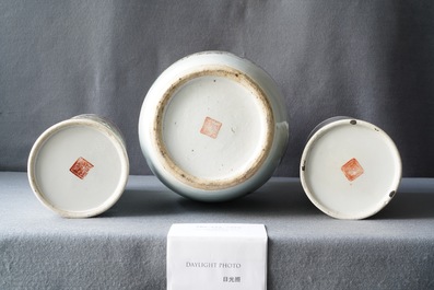 Two Chinese qianjiang cai hat stands and a vase with antiquities, 19/20th C.