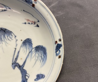 Une assiette en porcelaine de Chine en bleu, blanc et rouge de cuivre, Ming
