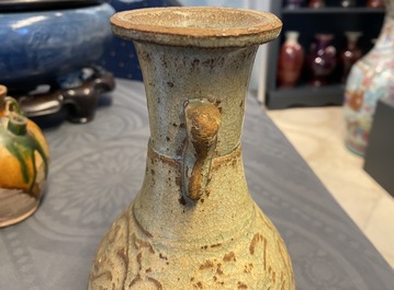 Une verseuse de type sancai et un vase de forme bouteille c&eacute;ladon monochrome, Chine, Tang et Song