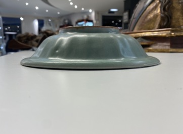 Een Chinese Longquan celadon 'twin fish' schotel, Song