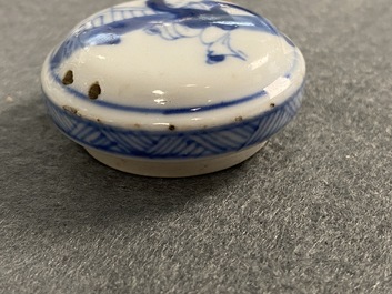 A Chinese blue and white covered tea caddy, Kangxi
